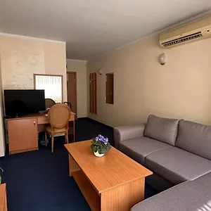 rezervați aici